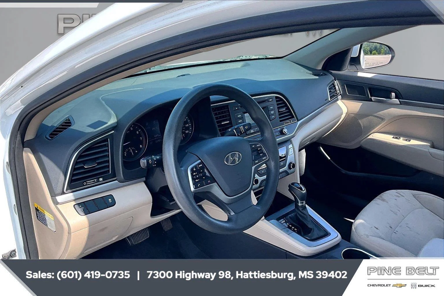 Used 2017 Quartz White Pearl Hyundai SE image 12