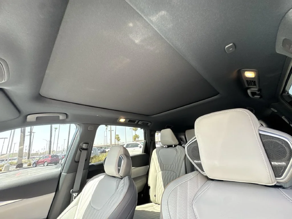 New 2027 2T RAD WHT INFINITI Autograph AWD image 19