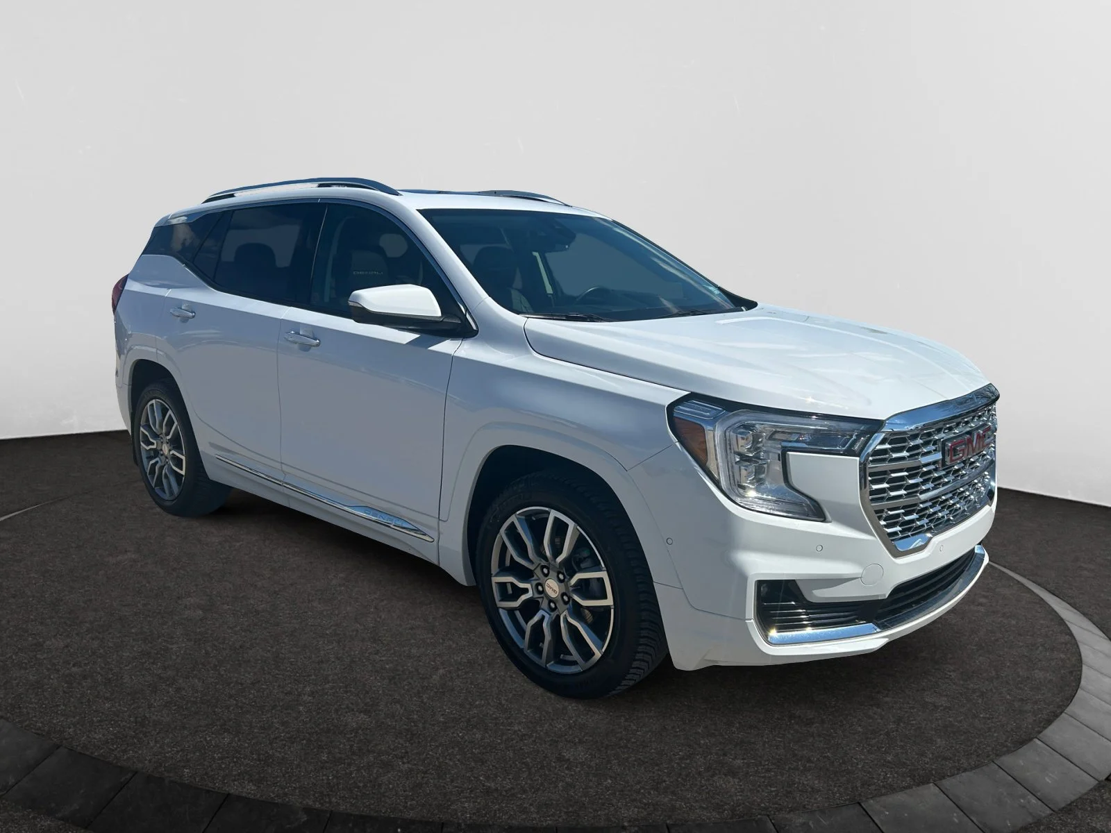 Used 2024 White GMC Denali AWD image 7