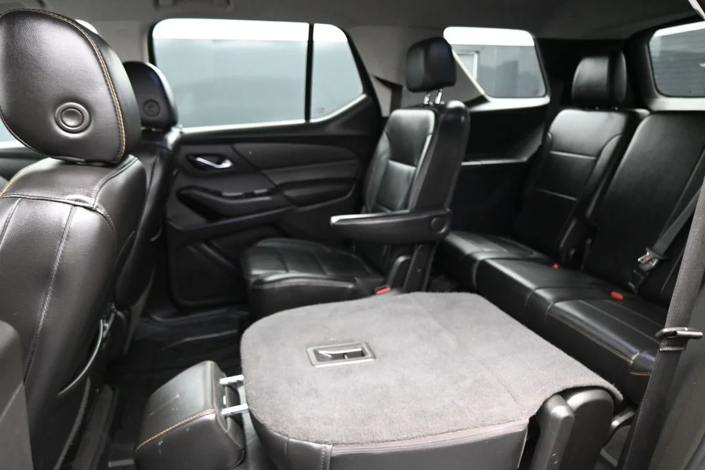 Used 2019 Gray Chevrolet RS image 26