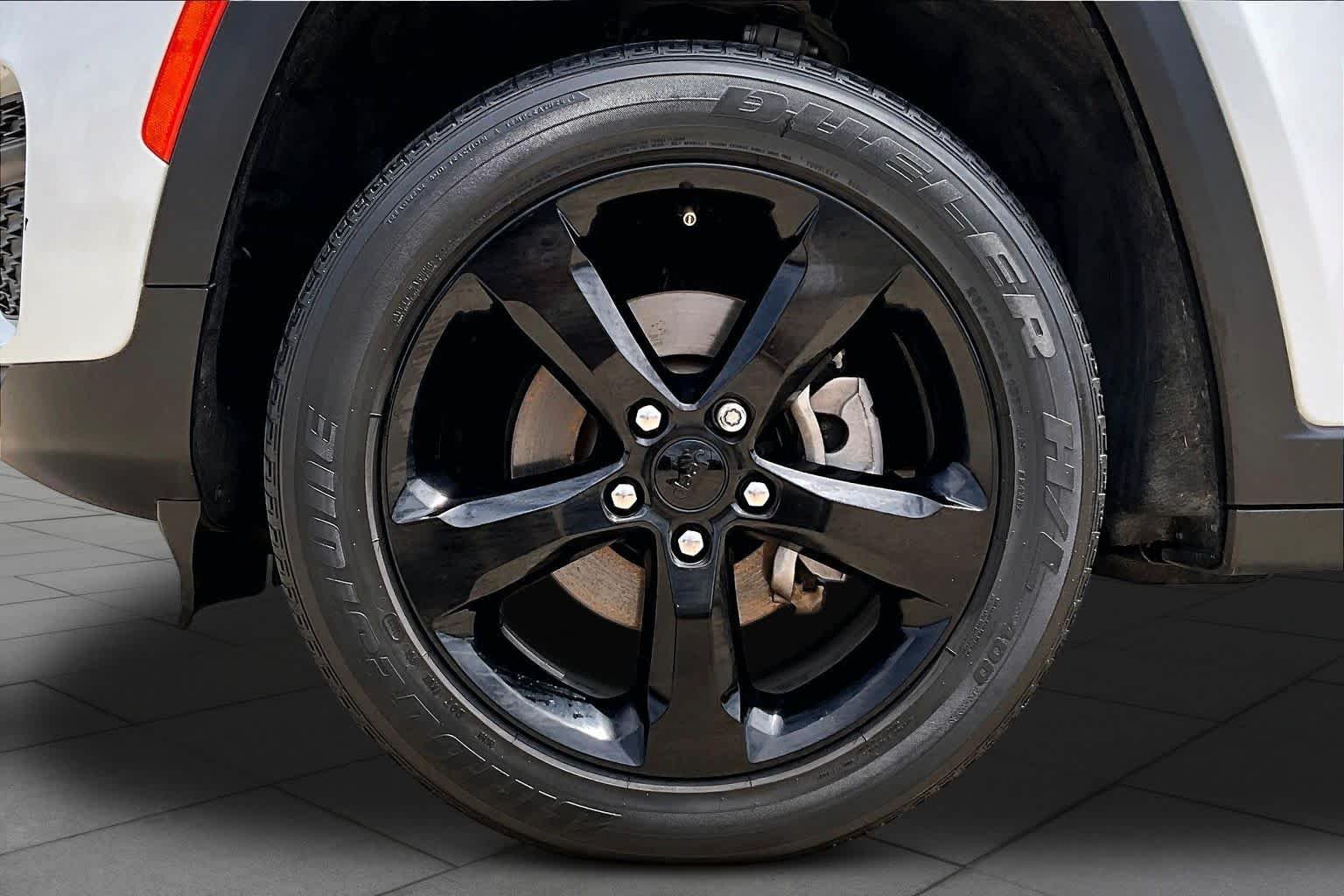 Used 2023 Bright White Clearcoat Jeep Altitude image 11
