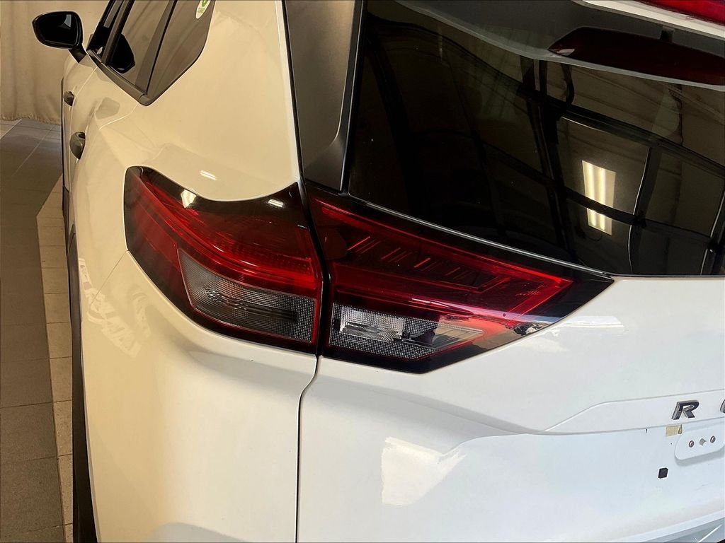 Used 2023 White Nissan S image 33