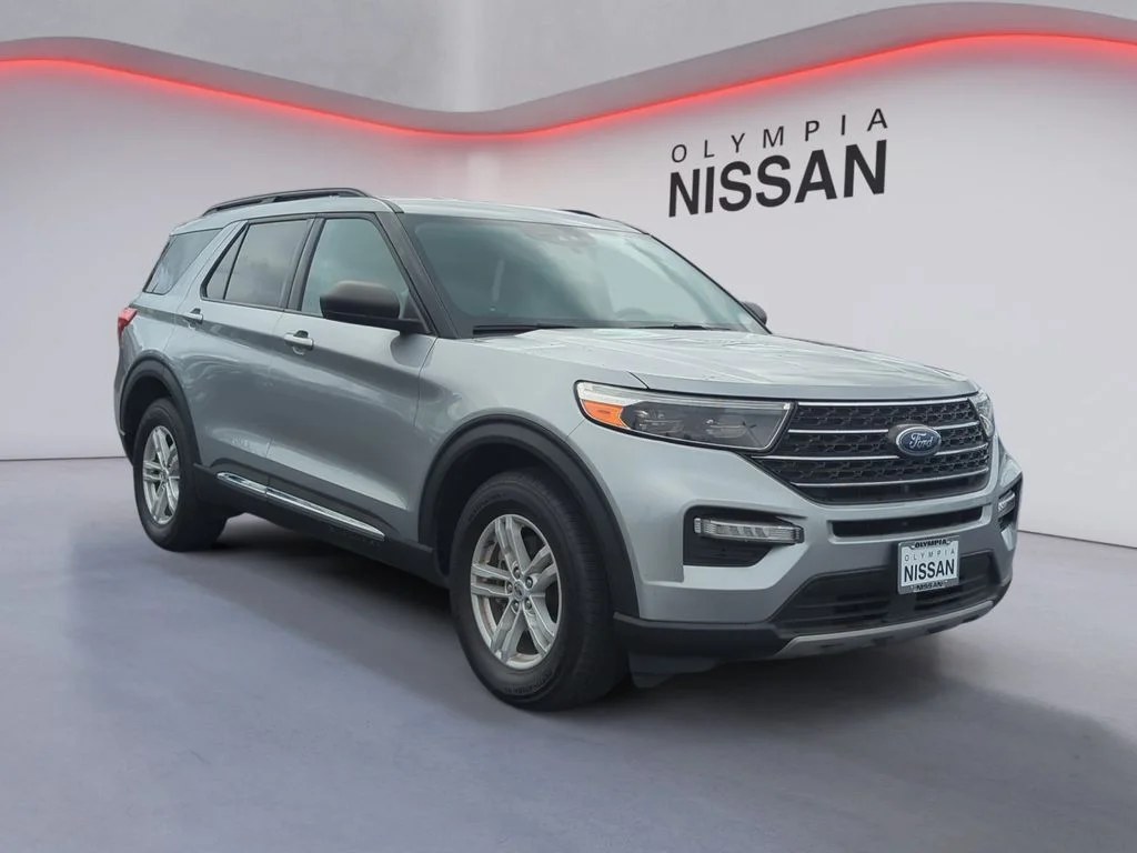 Used 2022 Silver Ford XLT image 9
