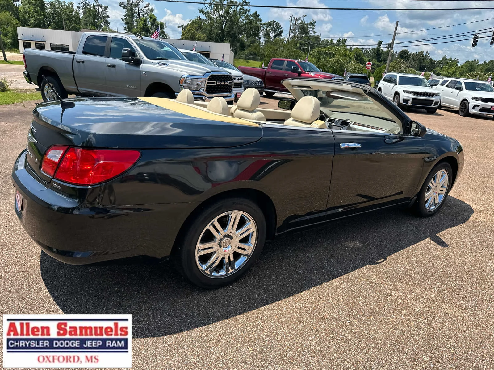Used 2009 Brilliant Black Pearl Chrysler Limited image 35