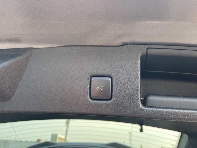 Used 2025 Carbonized Gray Metallic Ford ST-Line Select image 8