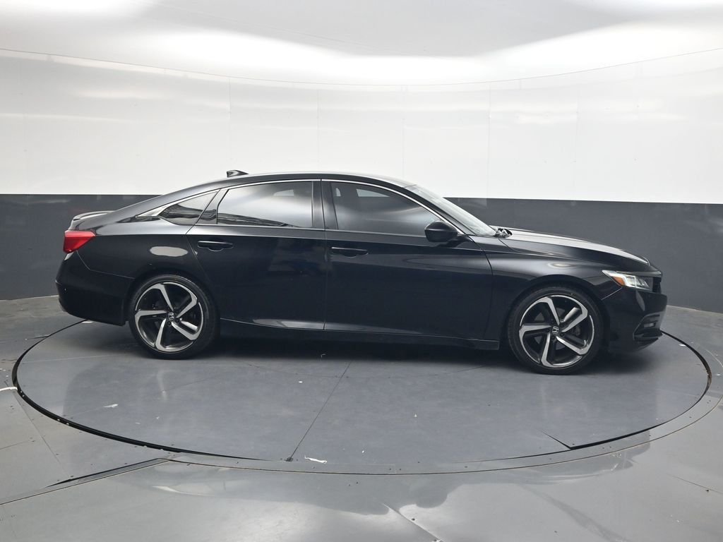 Used 2018  Honda Sport image 4