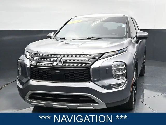 Used 2022  Mitsubishi SE image 3