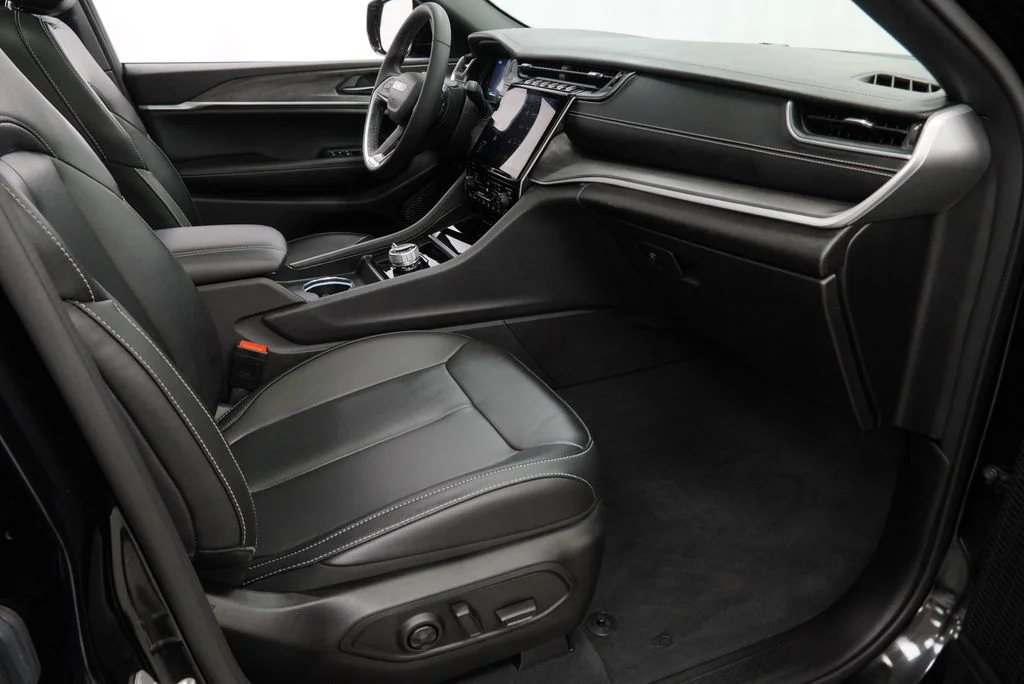 Used 2024 Black Jeep Limited image 43