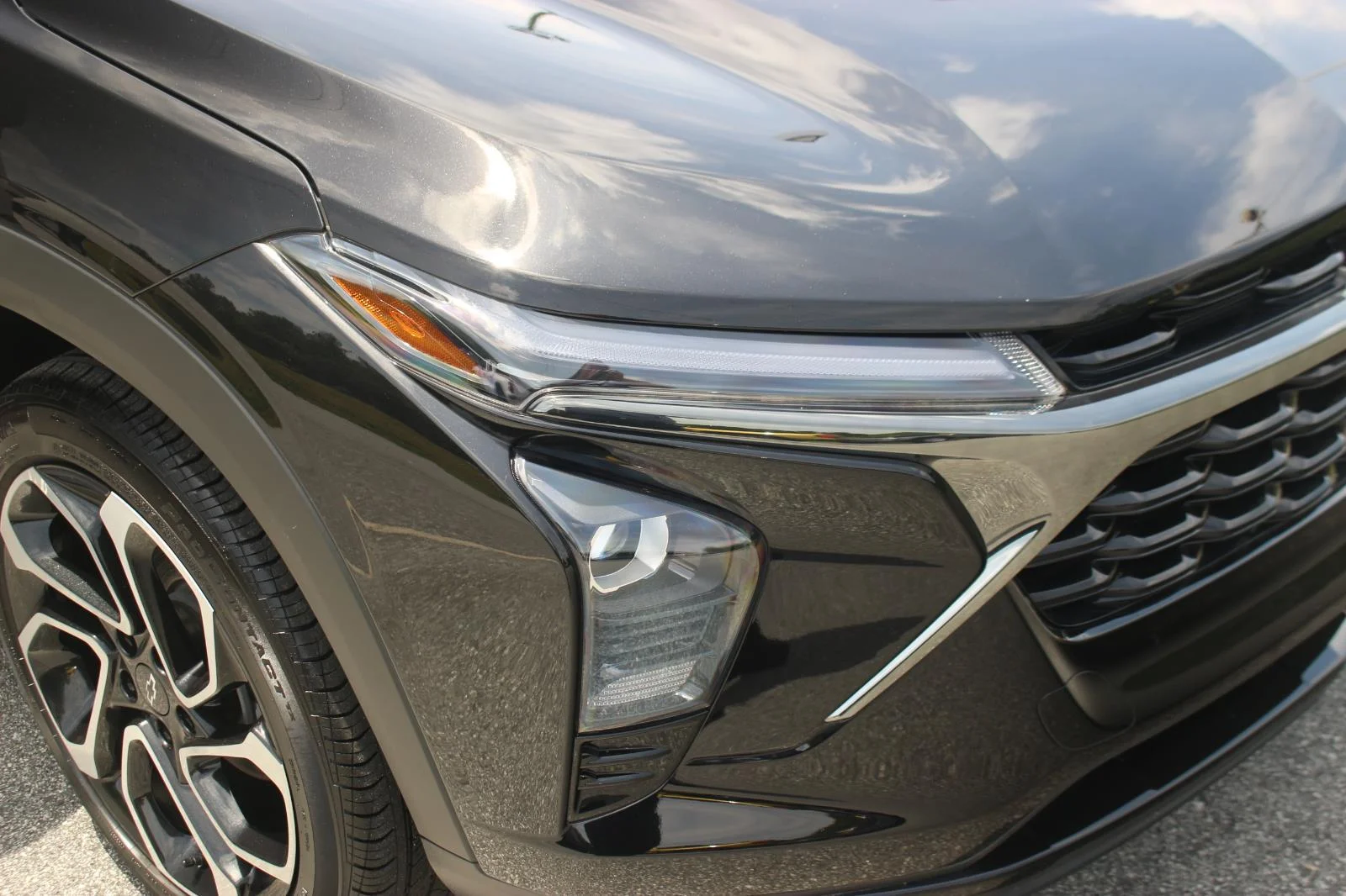 Used 2025 Mosaic Black Metallic Chevrolet 2RS image 10