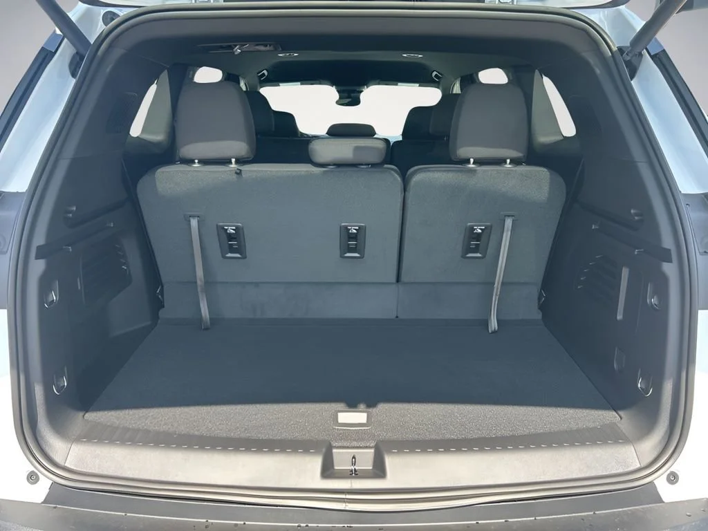 New 2026 Summit White GMC Elevation image 28