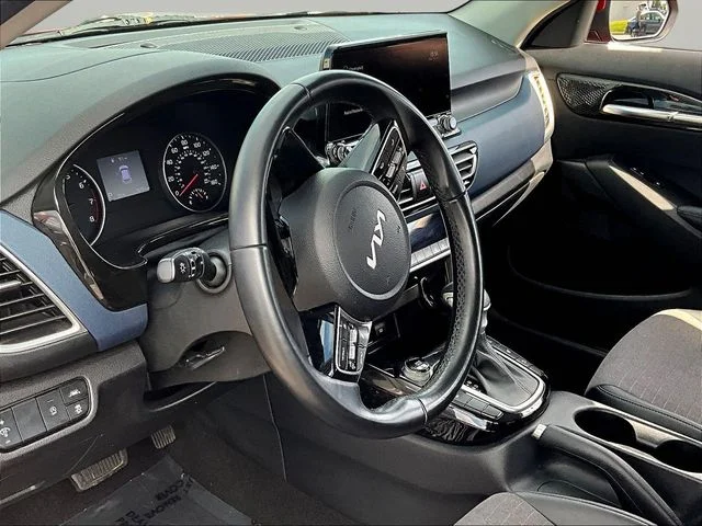 Used 2022 Orange Kia S image 18