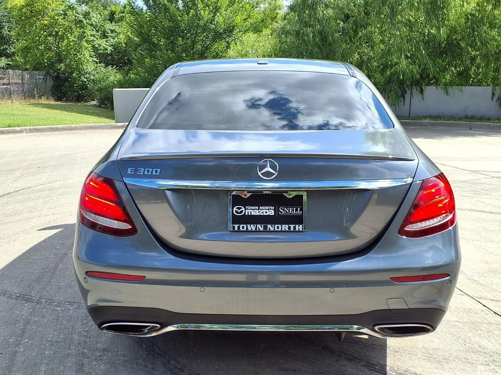Used 2017 Gray Mercedes-Benz E 300 image 4