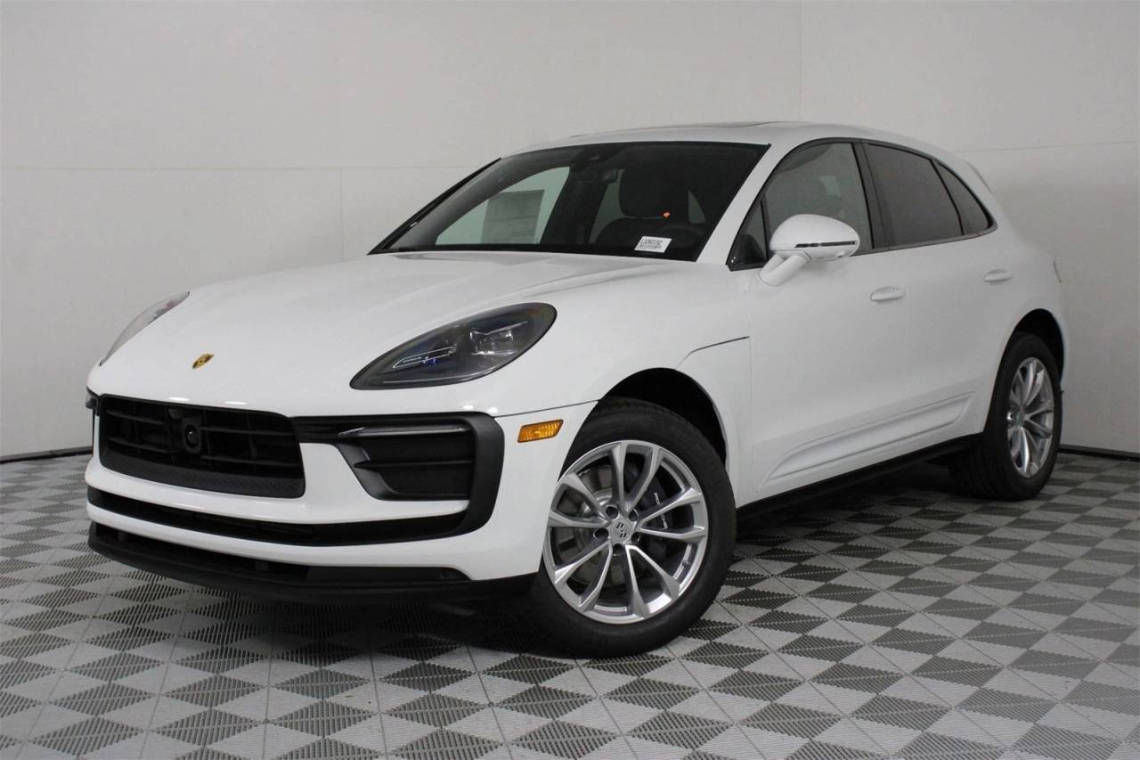 2026 Porsche Macan -'s photo