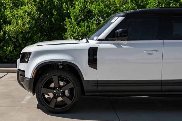 New 2026 Fuji White Land Rover S image 19