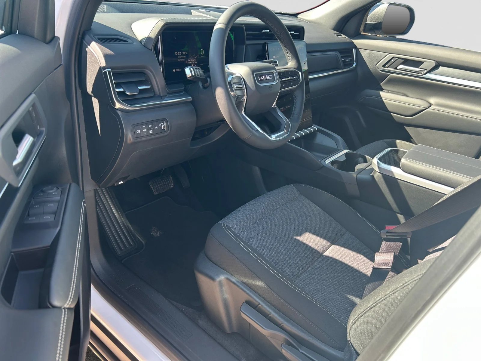 New 2027 Summit White GMC AWD Elevation image 12