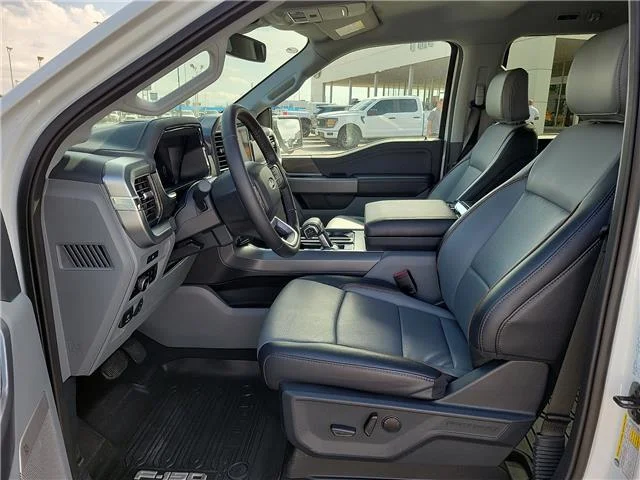 Used 2025 Star White Metallic Tri-Coat Ford Lariat 4x4 SuperCrew Cab 5.5 ft. box 145 in. WB image 11