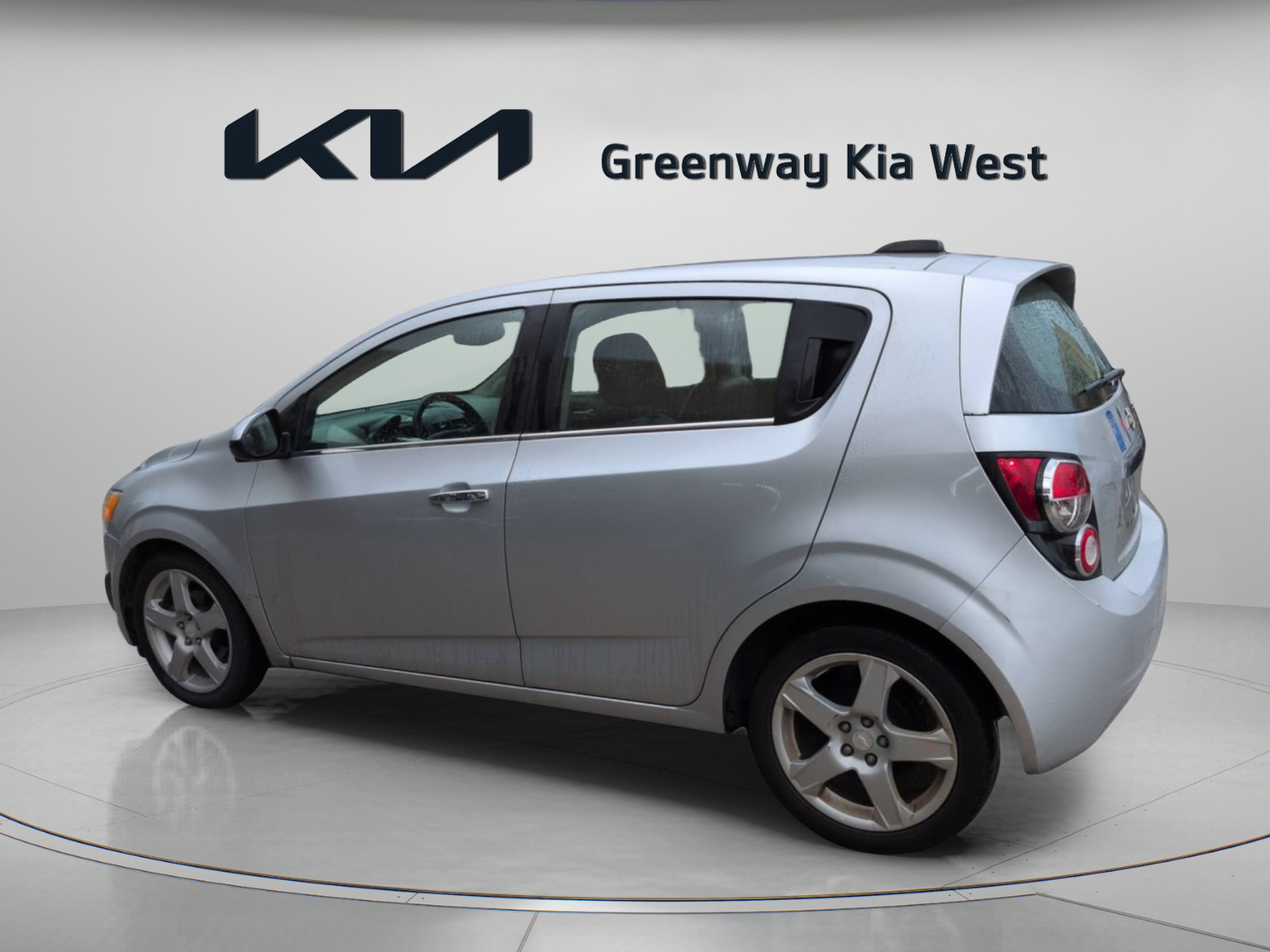 Used 2016 Silver Ice Metallic Chevrolet LTZ image 5