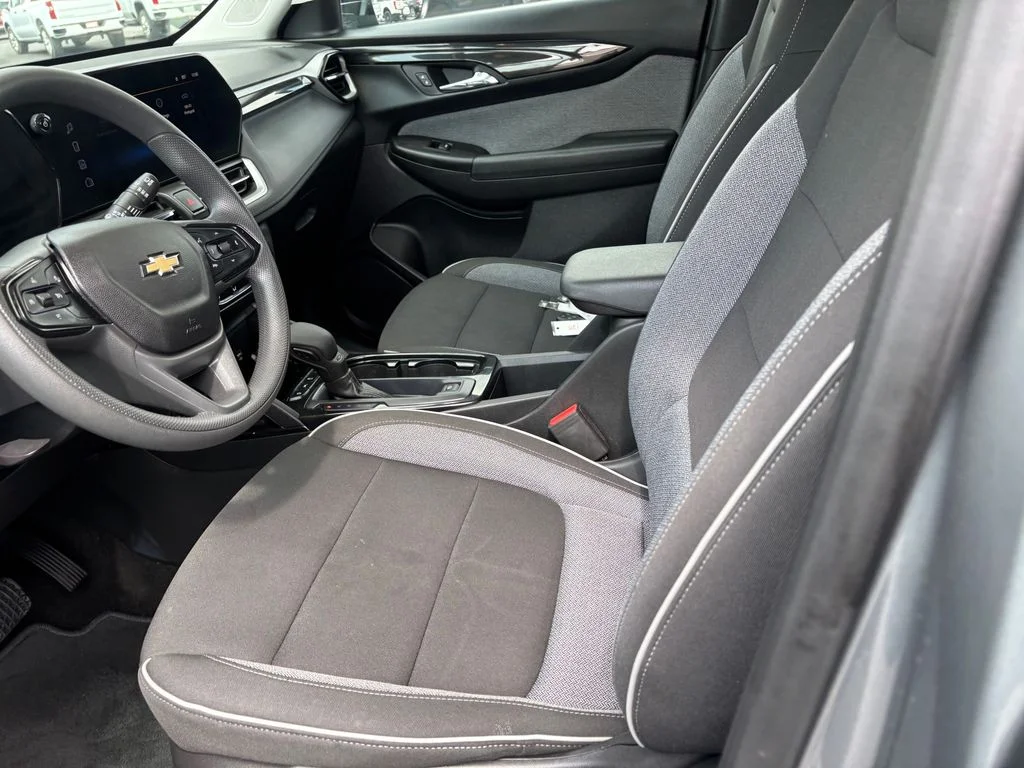 Used 2025 Gray Chevrolet LS image 9