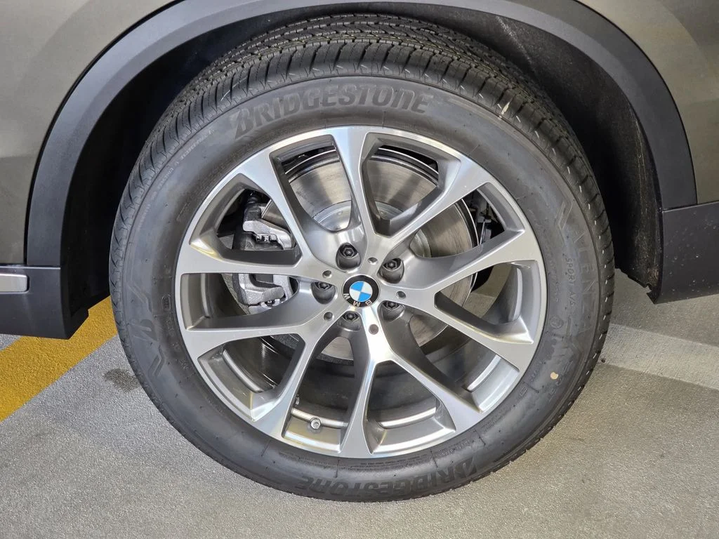 New 2026 Green BMW xDrive40i image 5