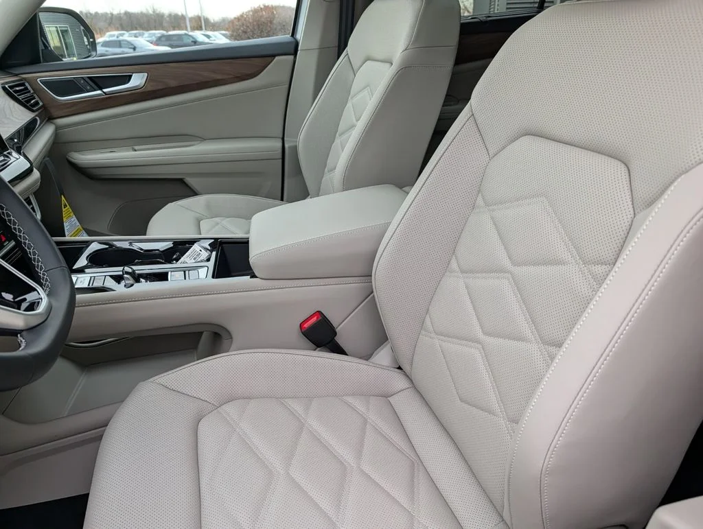 New 2026 Silver Volkswagen 2.0T SE w/Technology image 10