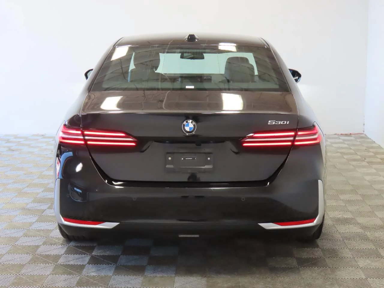 Used 2024 Black Sapphire Metallic BMW 530i image 4