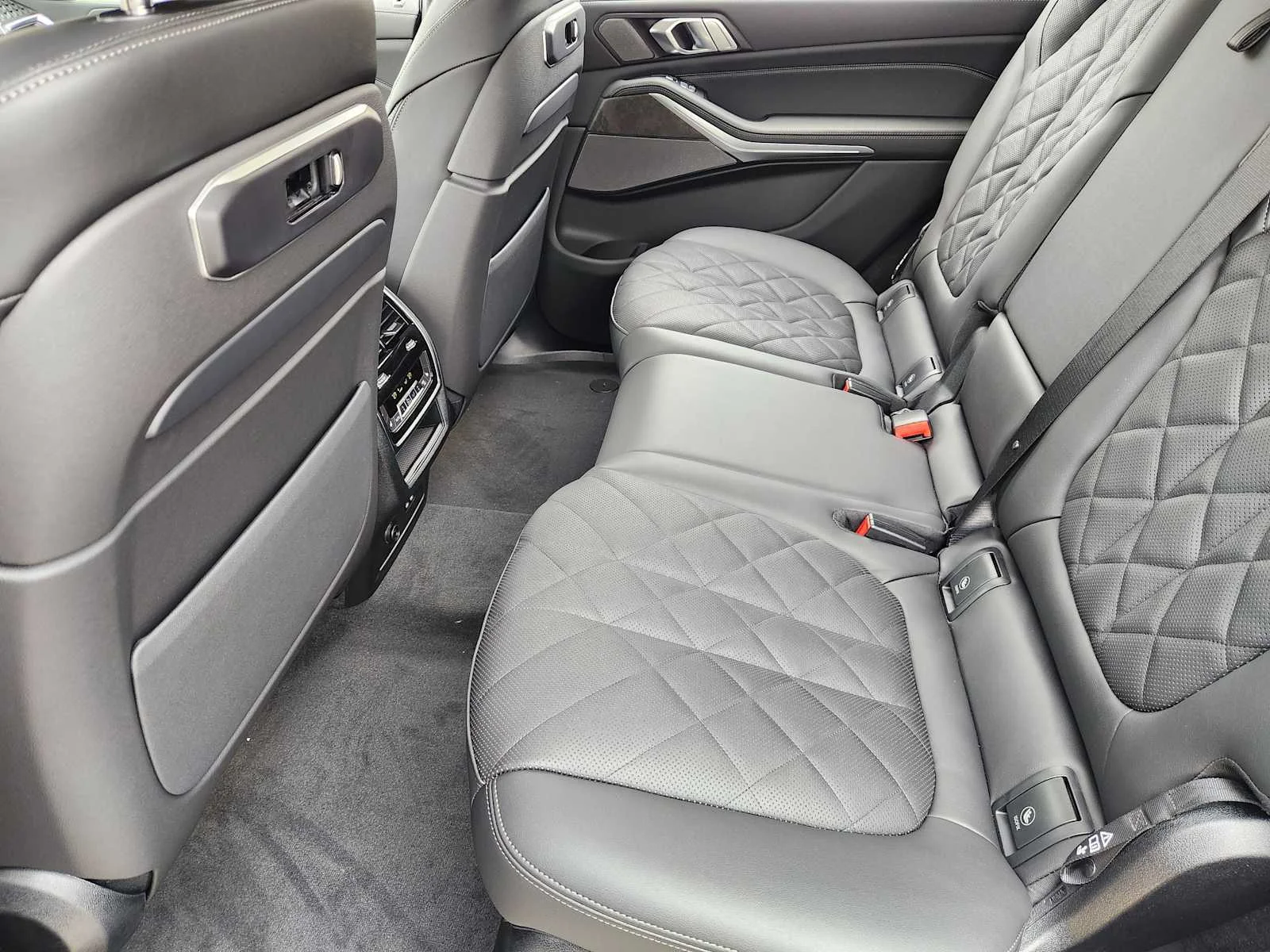 New 2027 Mineral White Metallic BMW xDrive40i image 7