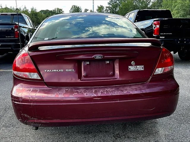 Used 2004 Red Ford SEL image 4