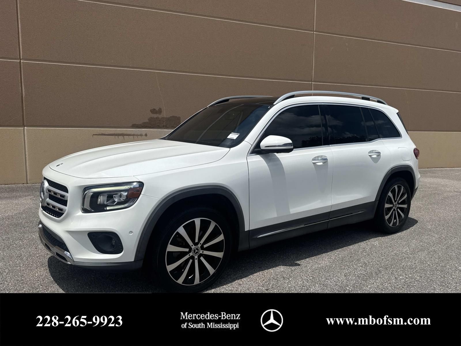 Used 2022  Mercedes-Benz GLB 250 image 1
