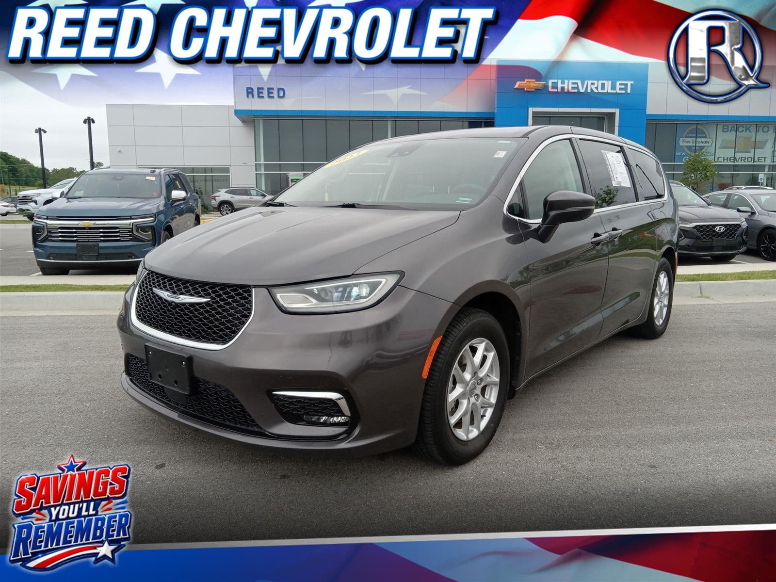 2023 Chrysler Pacifica Touring L's photo