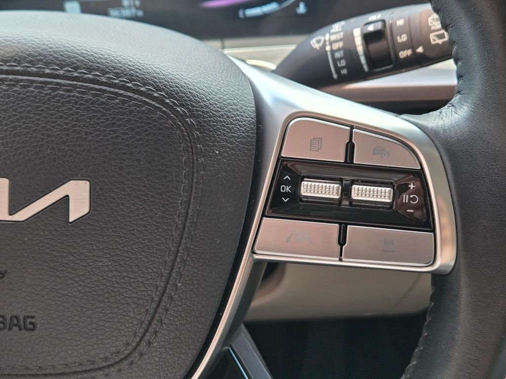 Used 2025 Black Kia S image 25