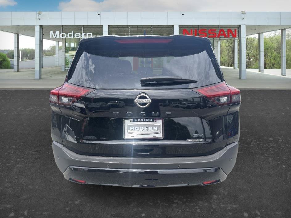 Used 2023 Super Black Nissan SV image 4