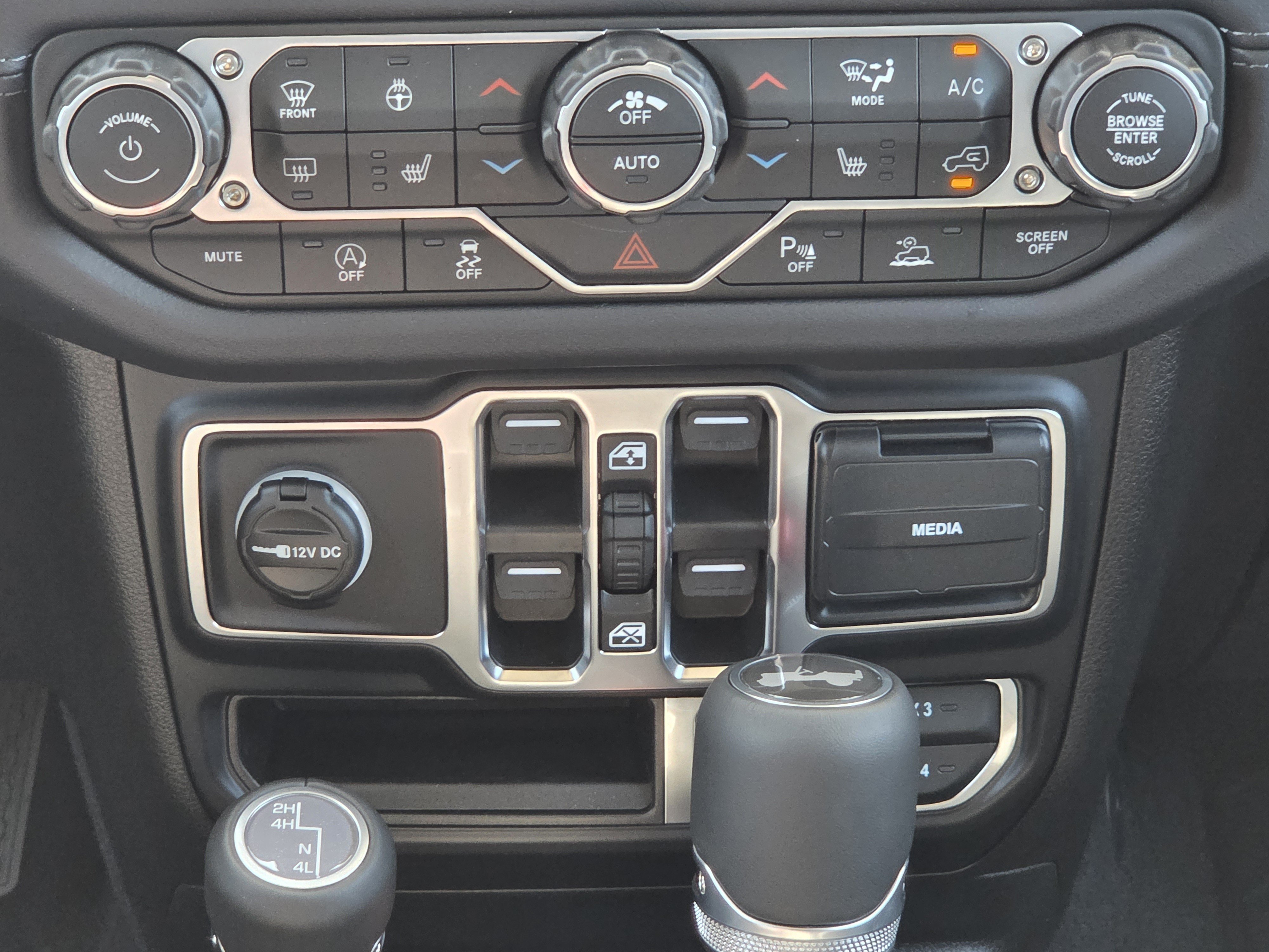 New 2026 Goldilocks Jeep Sahara image 10
