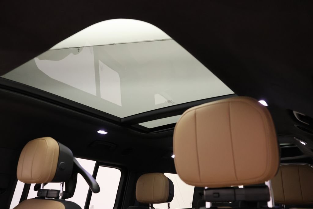 2026 Land Rover Defender V8 - Photo 12