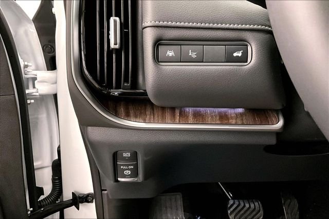 New 2026 Everest White Pearl Tricoat Nissan Platinum Reserve image 32