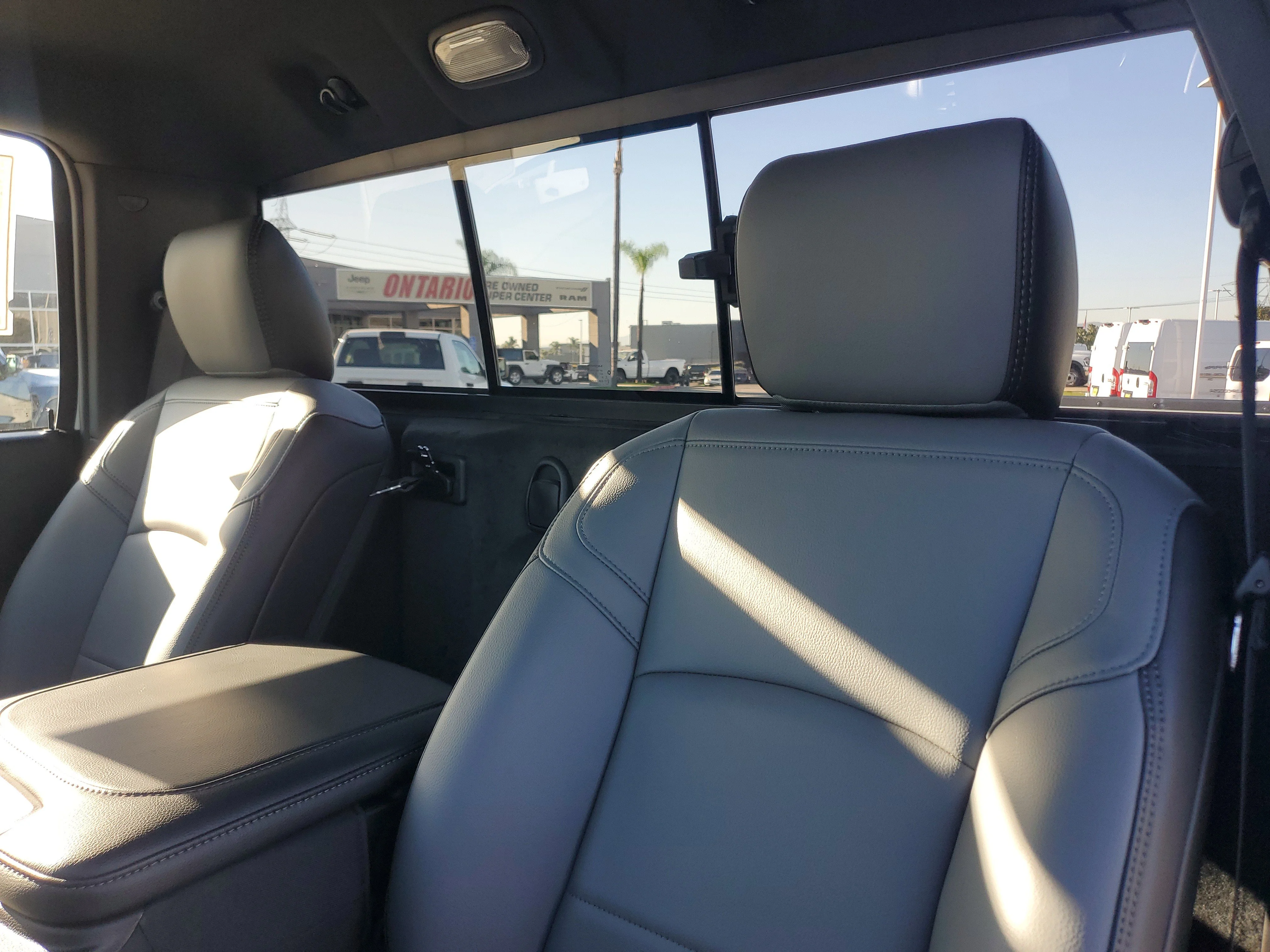 New 2026 Bright White Clear-Coat Exterior Paint RAM Tradesman image 12