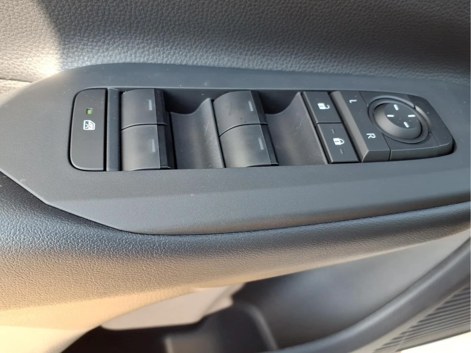 New 2026 WIND CHILL PEARL Toyota SE image 18
