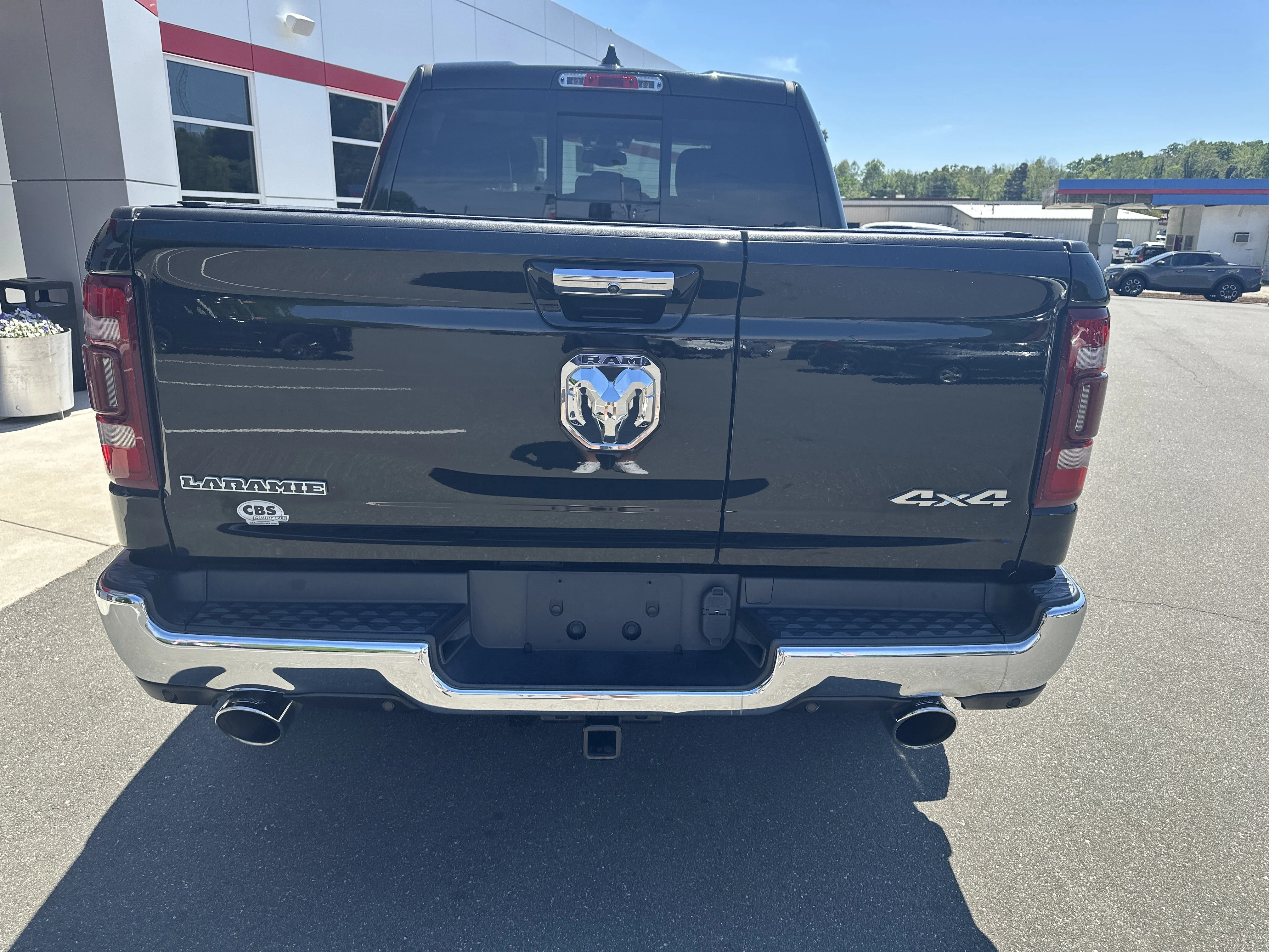 Used 2020 Diamond Black Crystal Pearlcoat Ram Laramie image 25