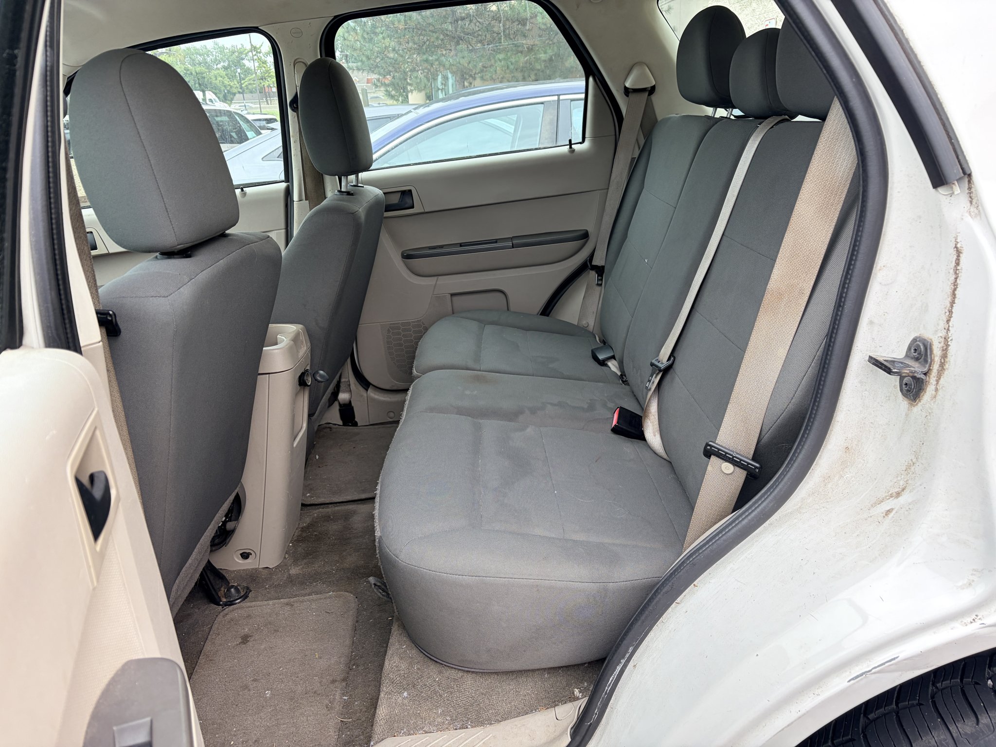 Used 2010 Oxford White (Fleet) Ford XLS image 17