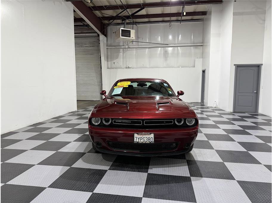 2017 Dodge Challenger SXT photo 3