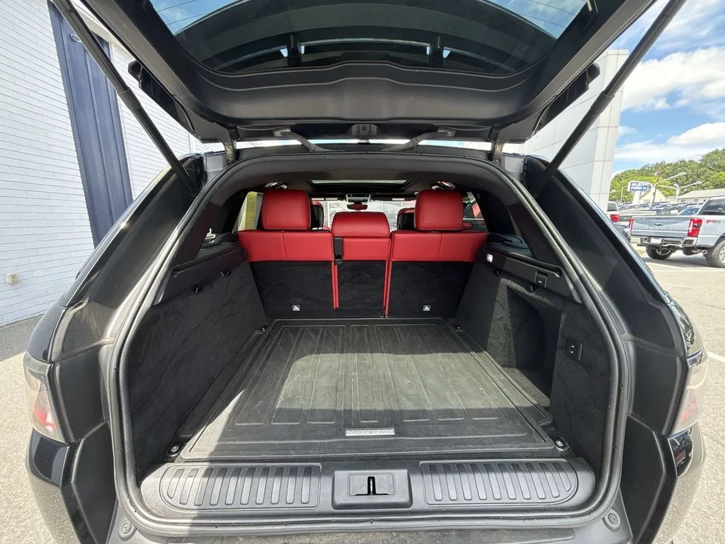 Used 2019  Land Rover HST image 21