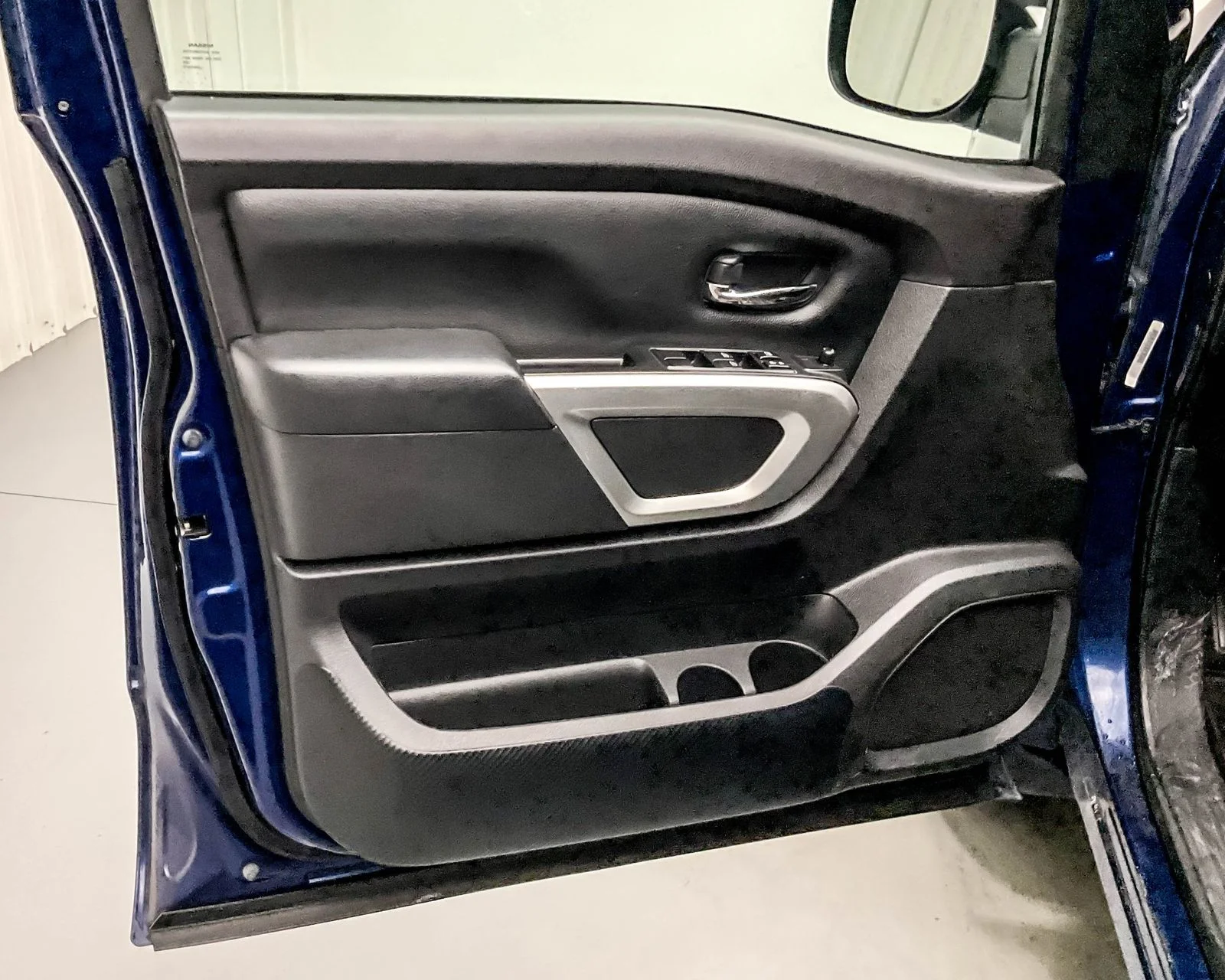 Used 2021 Blue Nissan SV image 9