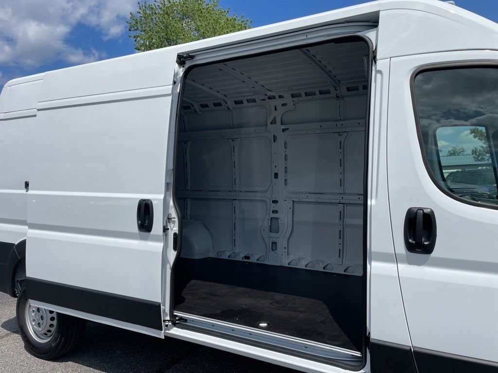 New 2026 Bright White Clear-Coat Exterior Paint RAM High Roof image 37