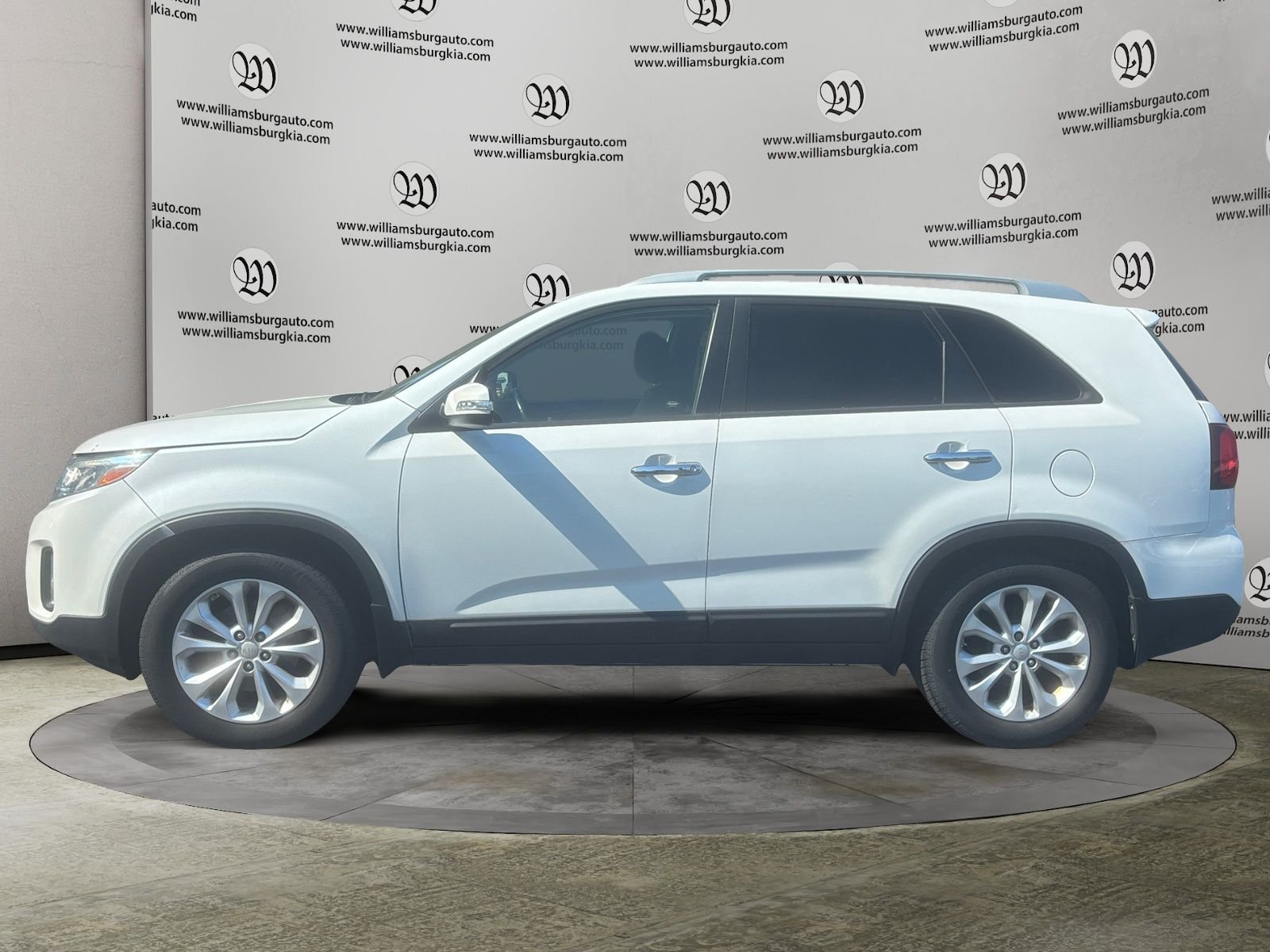 Used 2015 White Kia EX image 2