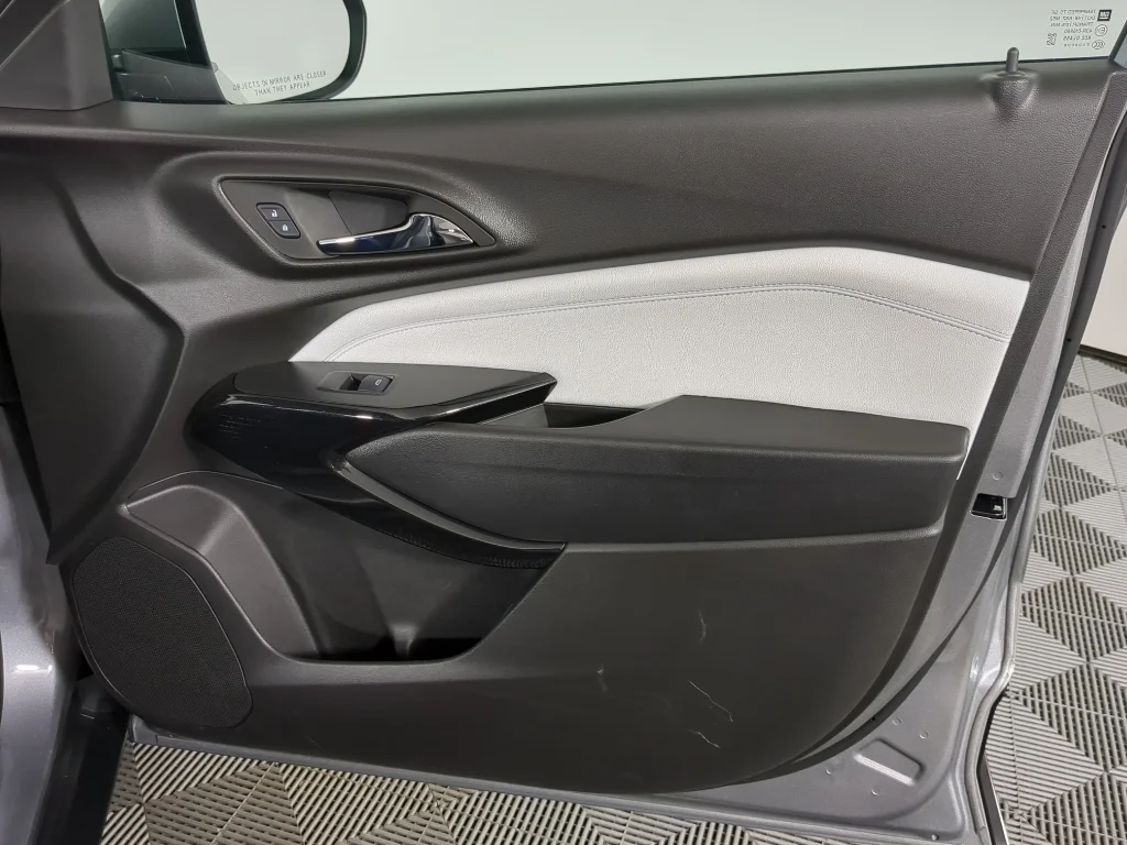 2025 Chevrolet Trax LT - Photo 18