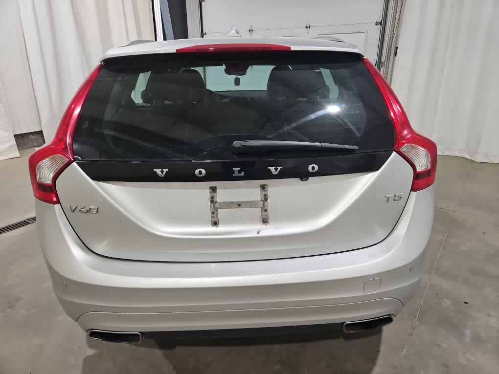 Used 2016 Silver Volvo T5 Drive-E Platinum image 5