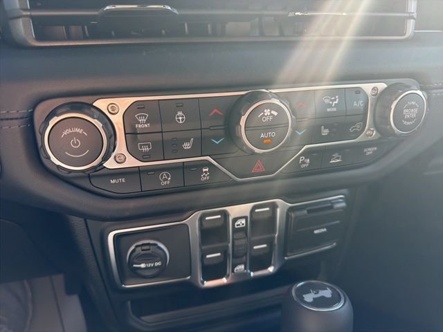 New 2026 Anvil Clear-Coat Exterior Paint Jeep Sahara image 19