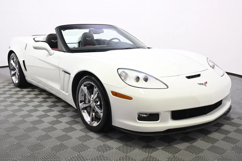 Used 2011 ARCTIC WHITE Chevrolet Z16 Grand Sport w/3LT image 14