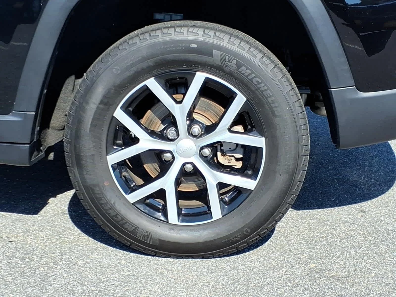 Certified Used 2023 Diamond Black Crystal Pearlcoat Jeep Limited image 13