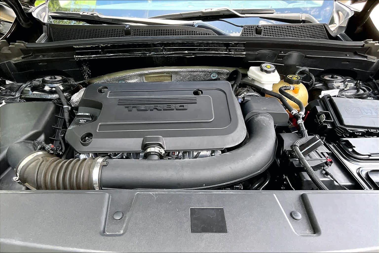 Used 2022 Ebony Twilight Metallic Buick Essence image 30