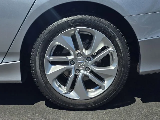 Used 2018 Lunar Silver Metallic Honda LX image 19